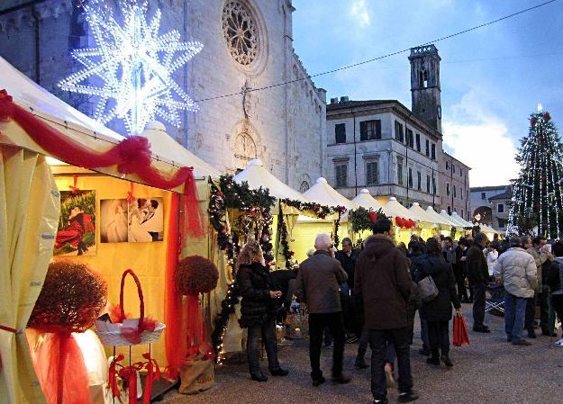 Confesercenti Salerno: turismo, Assoturismo-CST, per le feste di Natale presenze in calo. Resiste “Luci d’Artista”