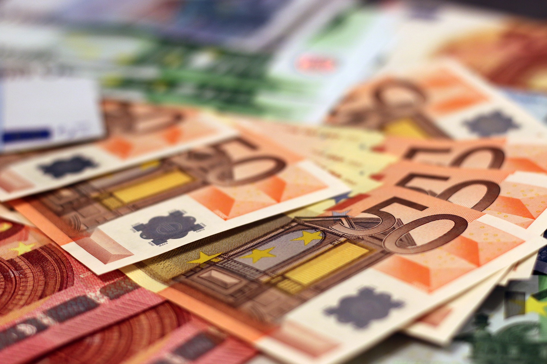 Consumi: Confesercenti Cer, con detassazione tredicesime possibili +4 miliardi di spesa delle famiglie