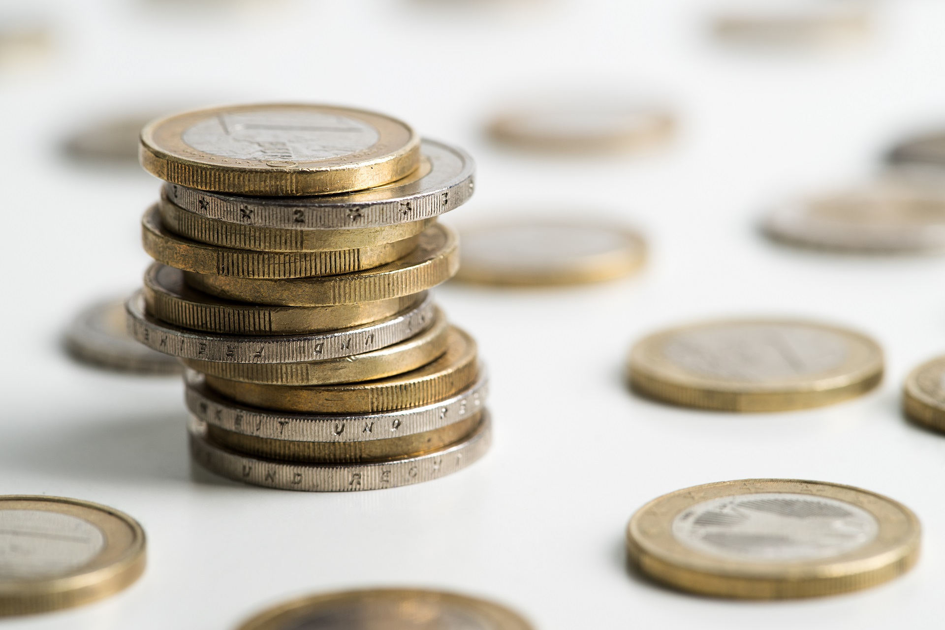 Tredicesima: Confesercenti-Ipsos, in arrivo 52,5 miliardi (+1,2 sul 2024). Uno su due la userà per i regali ma cresce la quota che la destina al risparmio e alle spese obbligate