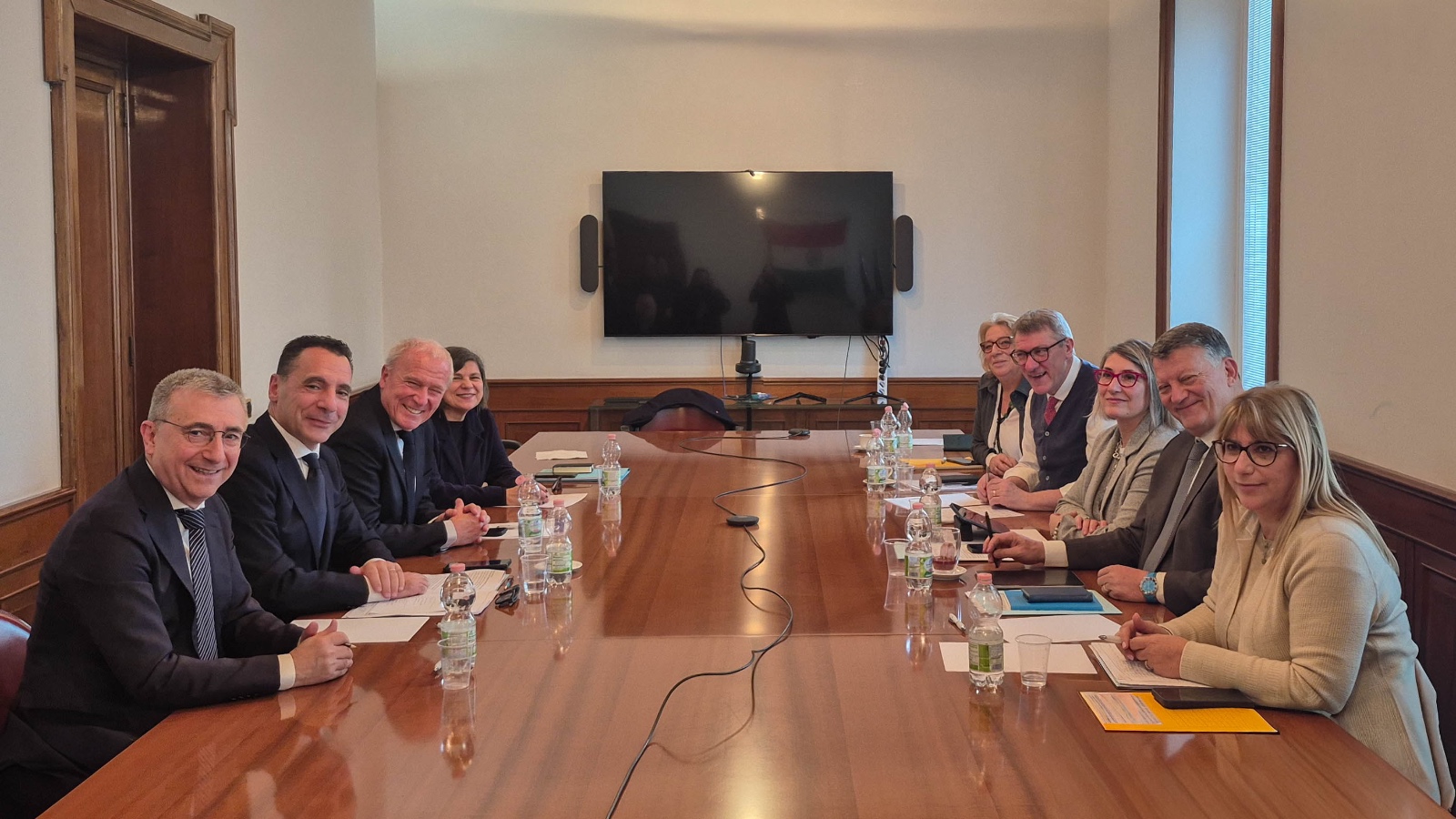 Confesercenti incontra Cgil, Cisl e Uil: avviato il percorso per aggiornare gli accordi 2017 su rappresentanza e contrattazione. “Impegno comune per difendere la dignità del lavoro”