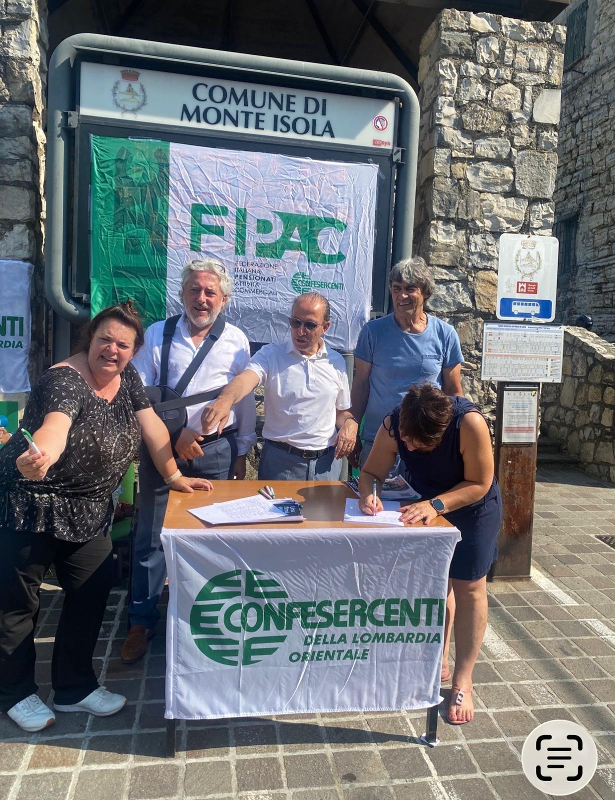 Fipac Confesercenti a Monte Isola per la raccolta firme sul commercio di prossimità