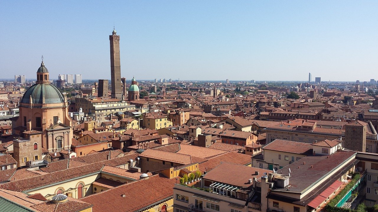 Bologna: ancora scontri, ancora un sabato disastroso per il commercio